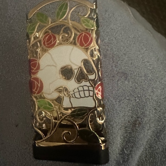 NWT BATH & Body Works
STAINED GLASS SKULL GENTLE FOAMING HAND